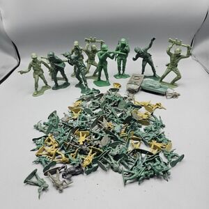 Lot of Tim Mee & Misc Brand Arny Soldiers Assorted Sizes Green Action Figures